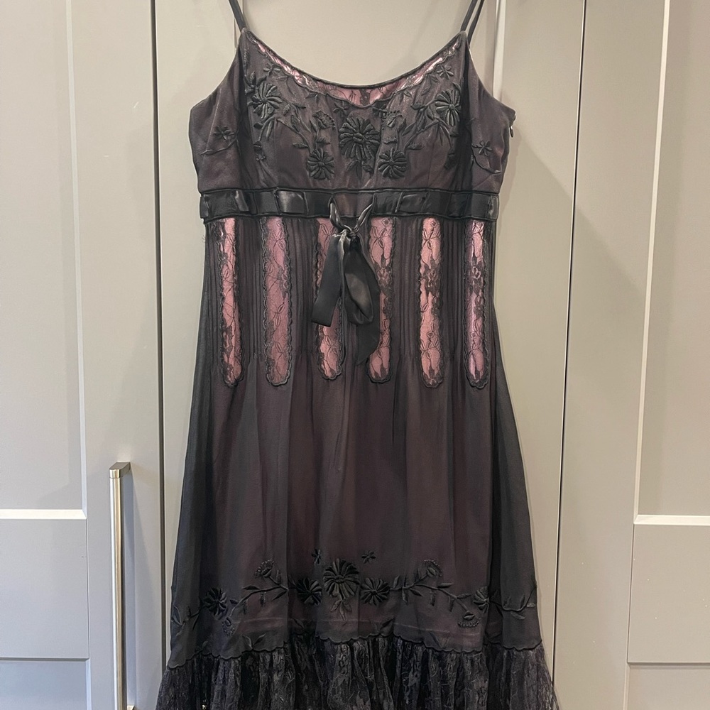 SUE WONG LACE DRESS SIZE 12 (M)